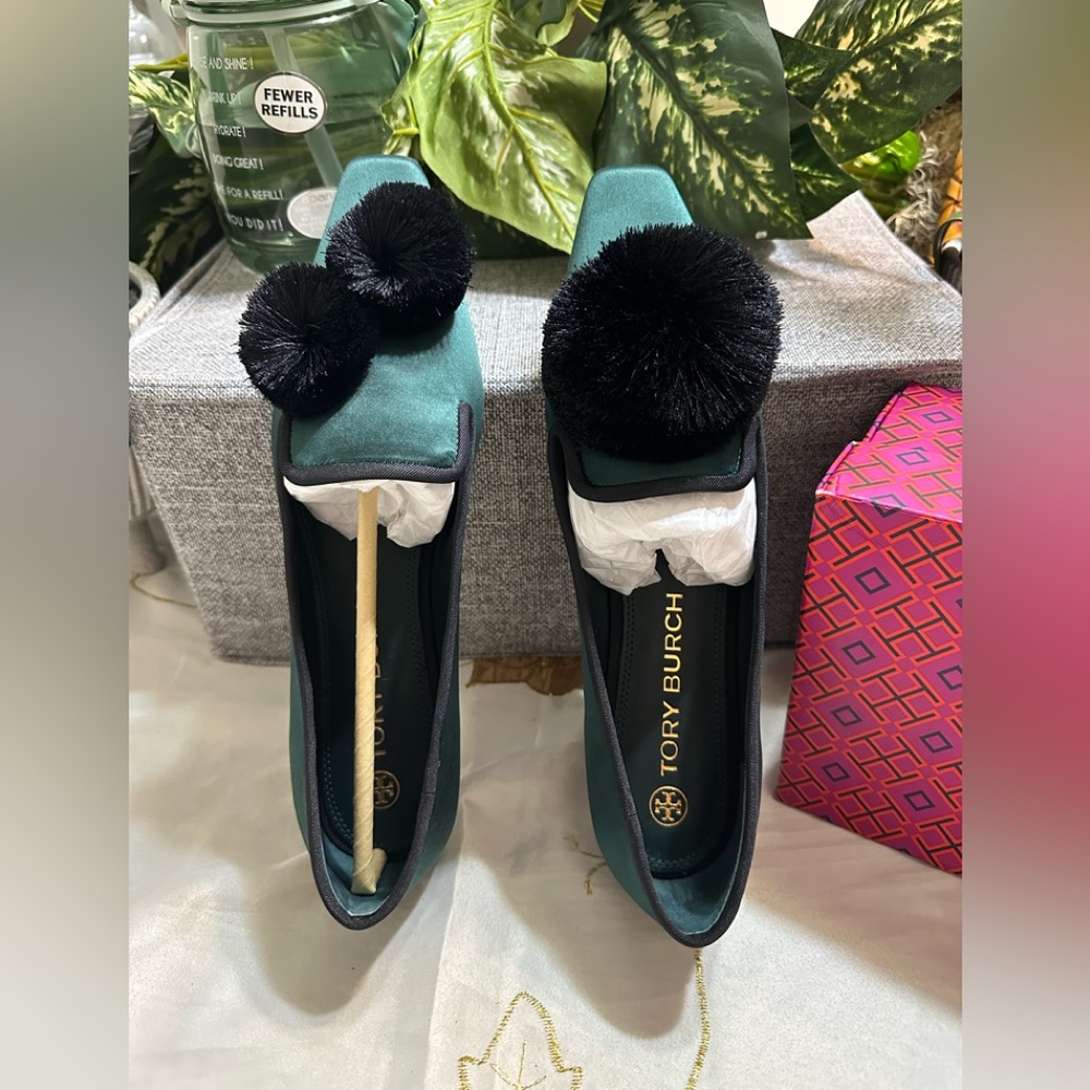 NWT Tory Burch Satin Pom Pom Smoking Loafers in Emerald Green, Brand New in box - Picture 9 of 13